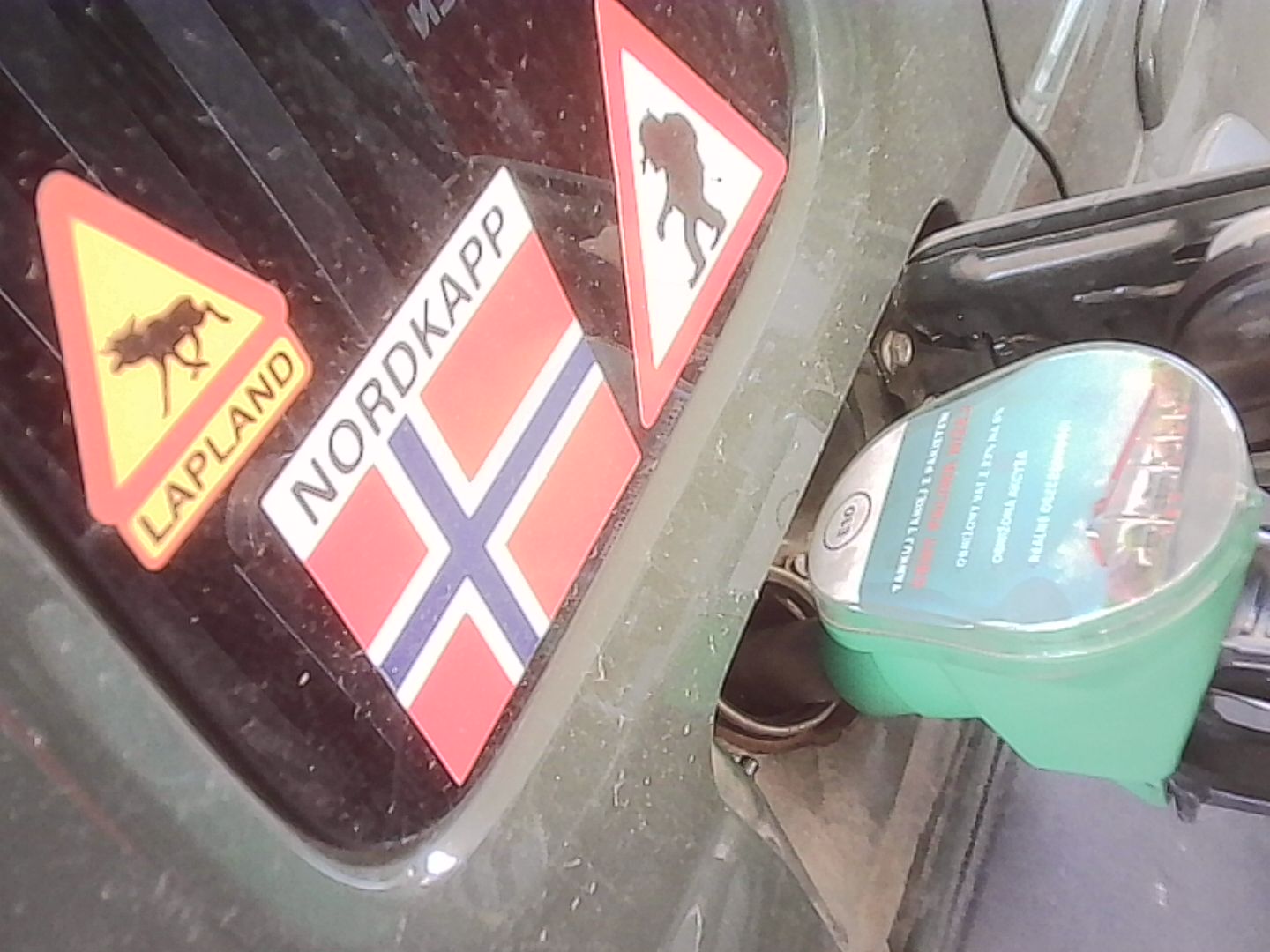 Karmienie potworka.